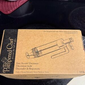Pampered Chef Easy Accent Decorating Tool